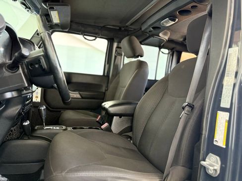 Used 2017 Jeep Wrangler Unlimited Willys image 34