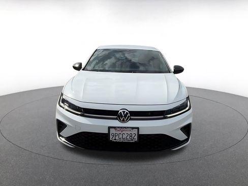 Used 2025 Volkswagen Jetta Sport image 4