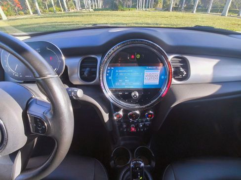 Used 2023 MINI Cooper 4-Door Hardtop FWD image 26