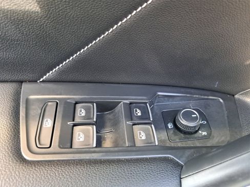 Used 2022 Volkswagen Tiguan SE image 30