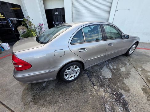 Used 2005 Mercedes-Benz E 320 Sedan image 10