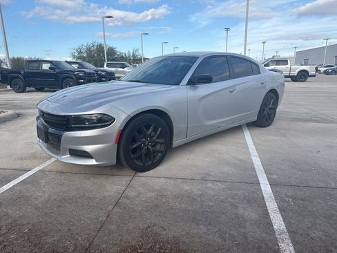 Used 2022 Dodge Charger SXT w/ Blacktop Package image 7