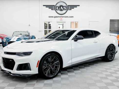 Used 2017 Chevrolet Camaro ZL1 RWD image 4