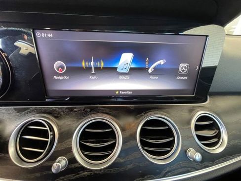Used 2018 Mercedes-Benz E 300 4MATIC image 21