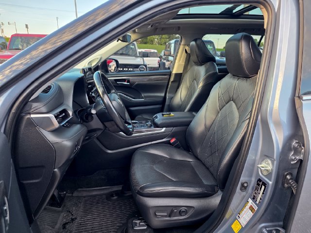 Used 2020 Toyota Highlander Platinum AWD/4WD image 19