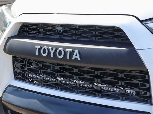 Used 2019 Toyota 4Runner TRD Off-Road Premium image 3