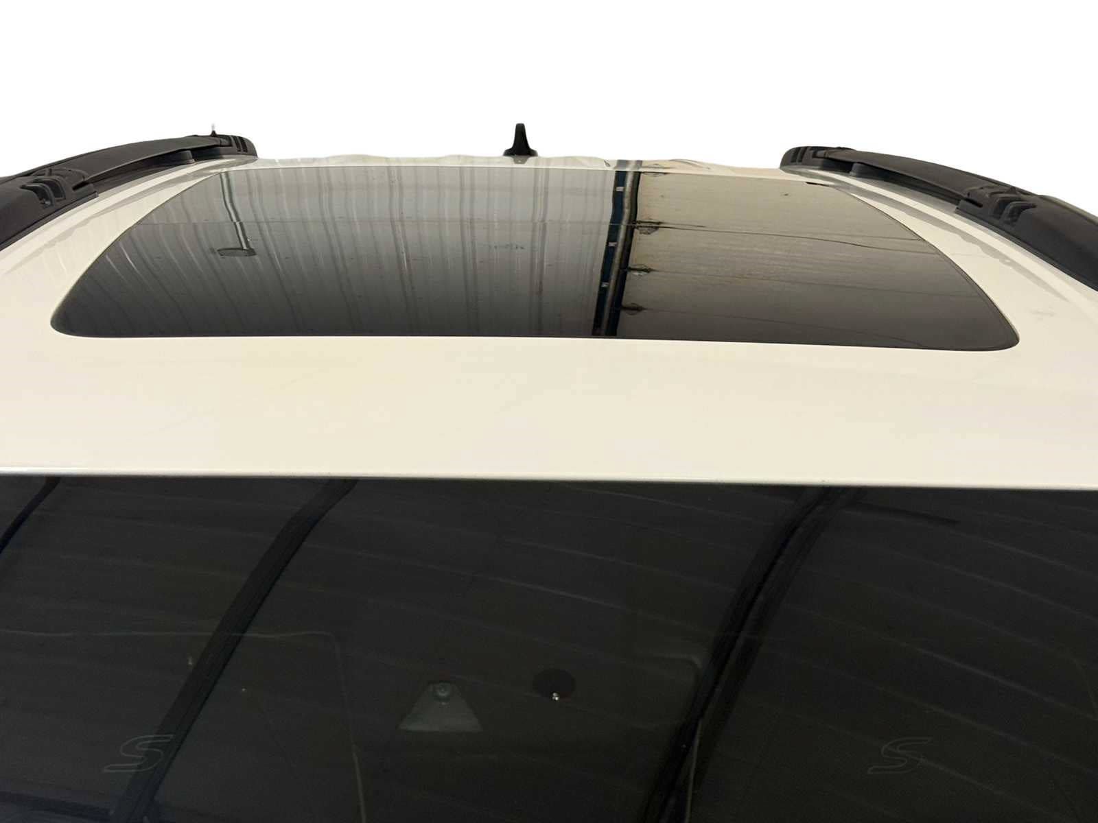 Used 2024 Chrysler Pacifica Limited w/ S Appearance Package FWD image 15