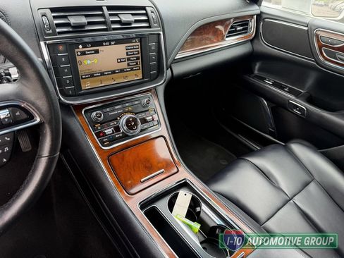 Used 2019 Lincoln Continental Premiere FWD image 30