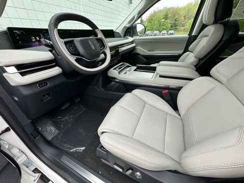 New 2026 Lincoln Navigator Reserve AWD/4WD image 15