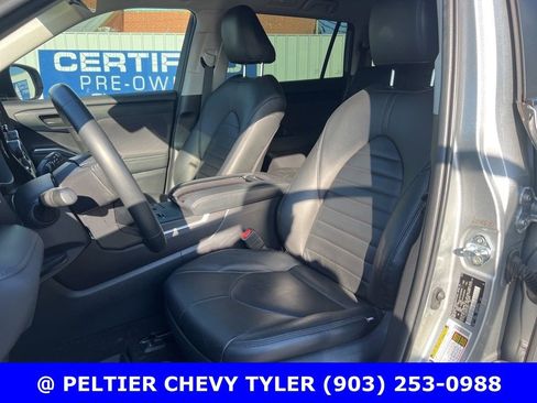 Used 2023 Toyota Highlander LE image 9