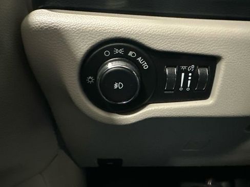 Used 2017 Chrysler Pacifica Touring-L image 23