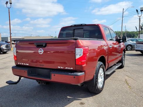 Used 2018 Nissan Titan SV w/ SV Convenience Package AWD/4WD image 12