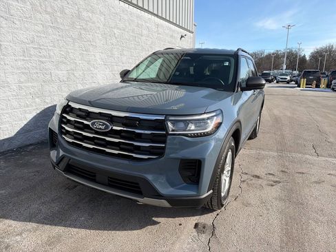Used 2025 Ford Explorer Active image 6