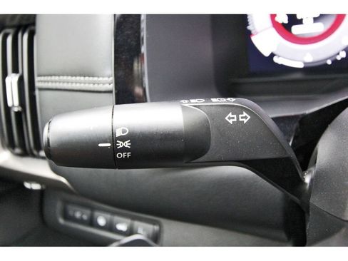 Used 2024 Nissan Pathfinder Platinum FWD image 15