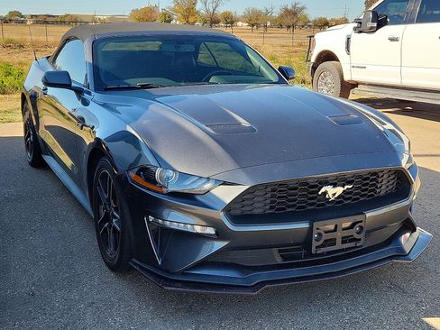 Used 2018 Ford Mustang Premium image 10