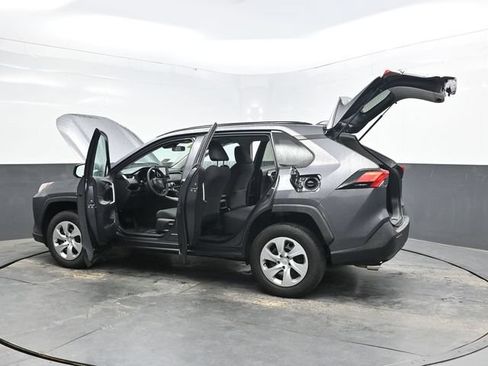 Used 2021 Toyota RAV4 LE w/ Carpet Mat Package (TMS) AWD/4WD image 47