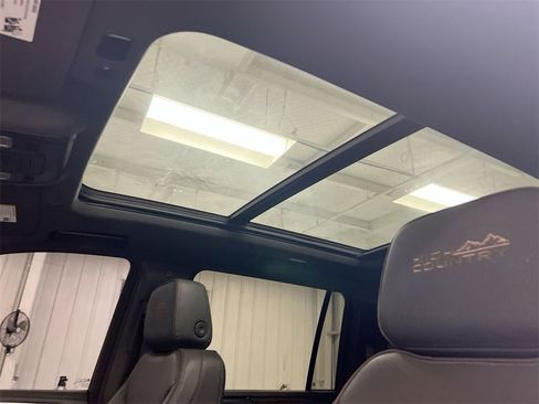 Used 2024 Chevrolet Suburban High Country image 19