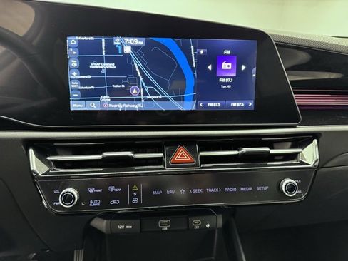 Used 2023 Kia Niro EX image 35