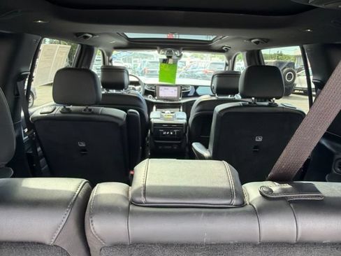 Used 2022 Jeep Wagoneer Series III w/ Premium Group I AWD/4WD image 17