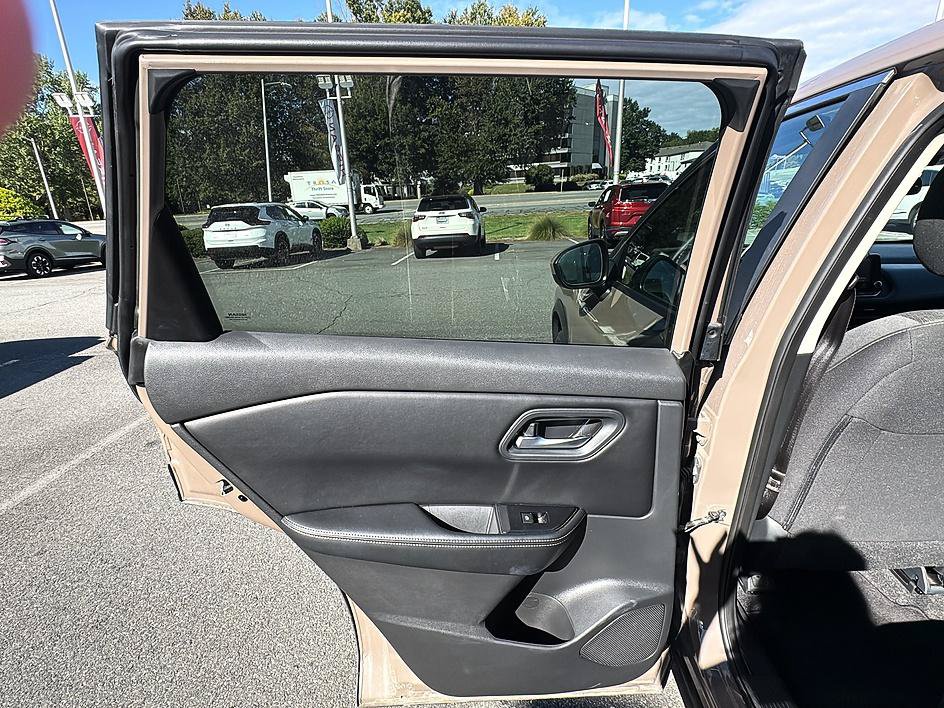 Certified 2025 Nissan Rogue SV AWD/4WD image 22