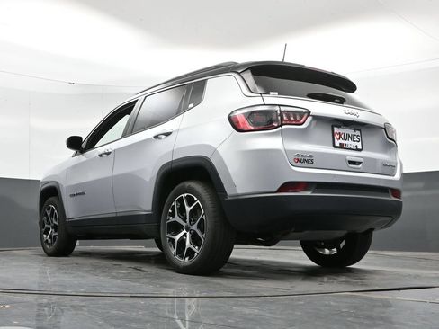 Used 2025 Jeep Compass Limited AWD/4WD image 47