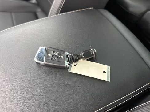 Certified 2022 Volkswagen Atlas Cross Sport SE image 29