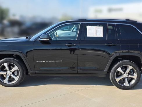 Used 2023 Jeep Grand Cherokee Limited AWD/4WD image 3