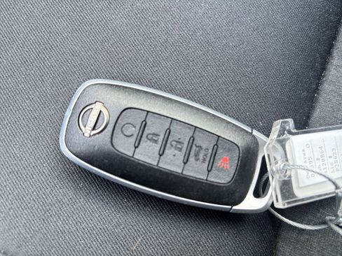 Used 2025 Nissan Pathfinder SV FWD image 21