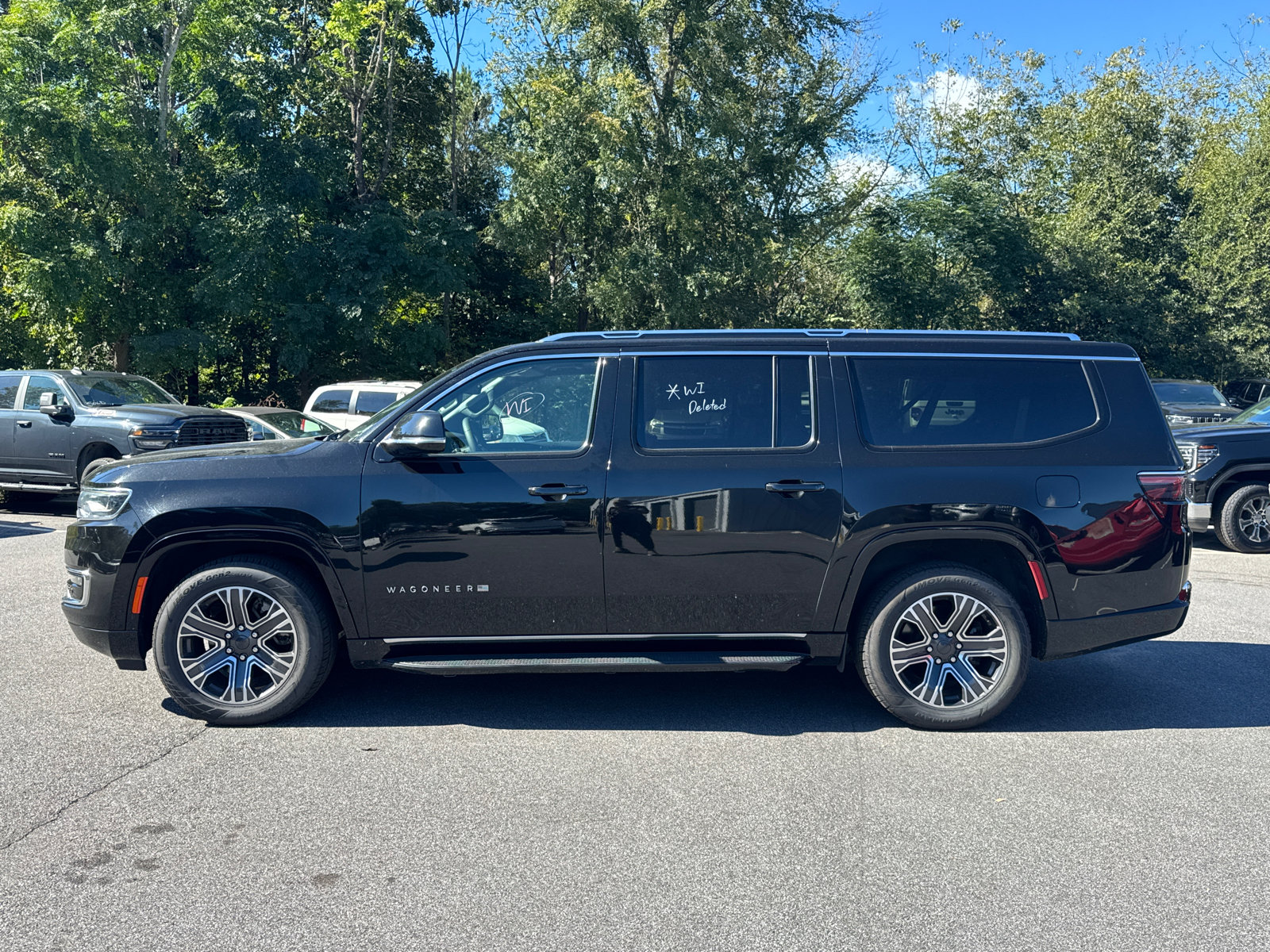 Used 2024 Jeep Wagoneer L Series II w/ Flexible Seating Group AWD/4WD image 4