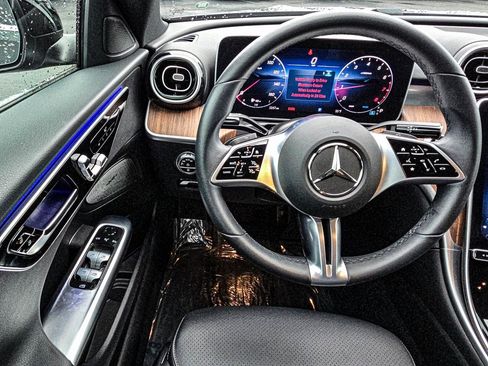 Used 2025 Mercedes-Benz C 300 4MATIC Sedan image 30