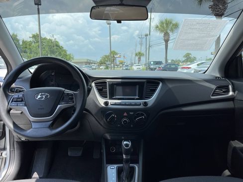 Used 2020 Hyundai Accent SE FWD image 7