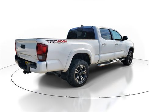 Used 2019 Toyota Tacoma TRD Sport image 4
