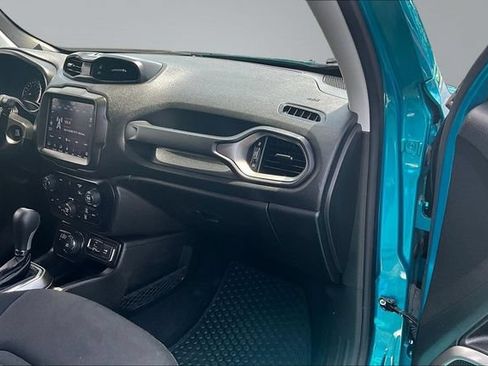 Used 2022 Jeep Renegade Latitude w/ Convenience Group AWD/4WD image 25
