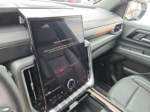 Used 2025 GMC Yukon Denali image 17