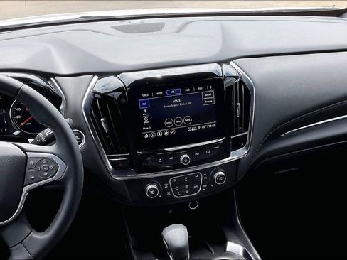 Used 2023 Chevrolet Traverse LT FWD image 6