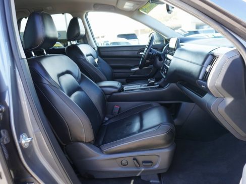Used 2023 Nissan Pathfinder SL image 20