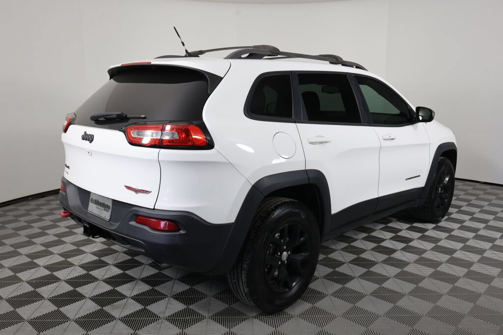 Used 2015 Jeep Cherokee Trailhawk w/ Comfort/Convenience Group AWD/4WD image 2