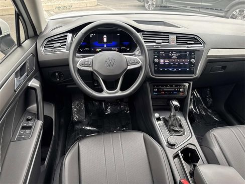 Used 2022 Volkswagen Tiguan SE image 12