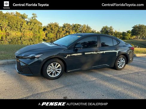 Certified 2025 Toyota Camry LE image 1