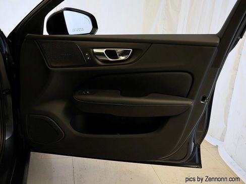 Used 2023 Volvo S60 T8 Plus image 32