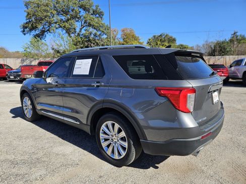 Certified 2022 Ford Explorer Limited w/ Limited Technology Package image 6