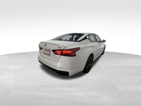 Used 2024 Nissan Altima 2.5 SR FWD image 7