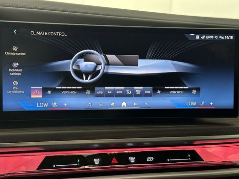 Used 2025 BMW 740i xDrive image 19