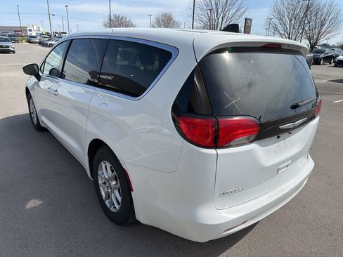 Used 2023 Chrysler Voyager LX image 14