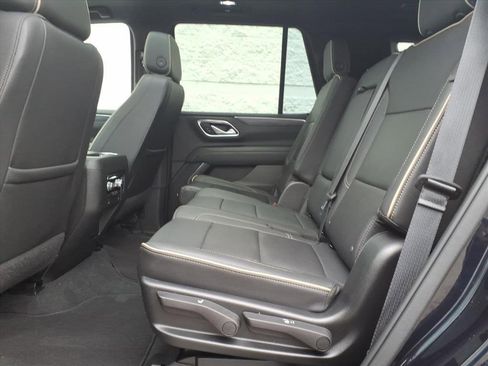 Used 2022 GMC Yukon SLT w/ SLT Premium Package image 11