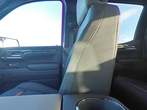 Used 2024 GMC Sierra 1500 AT4 w/ Technology Package AWD/4WD image 32