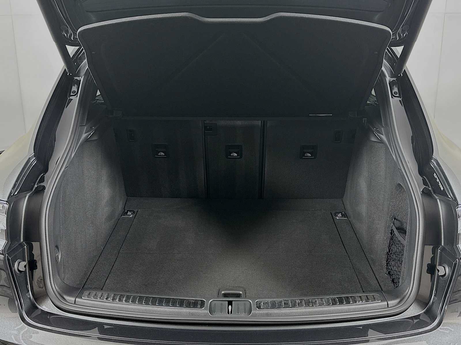 Certified 2026 Porsche Macan AWD/4WD image 27