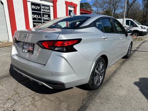 Used 2020 Nissan Versa SV image 8