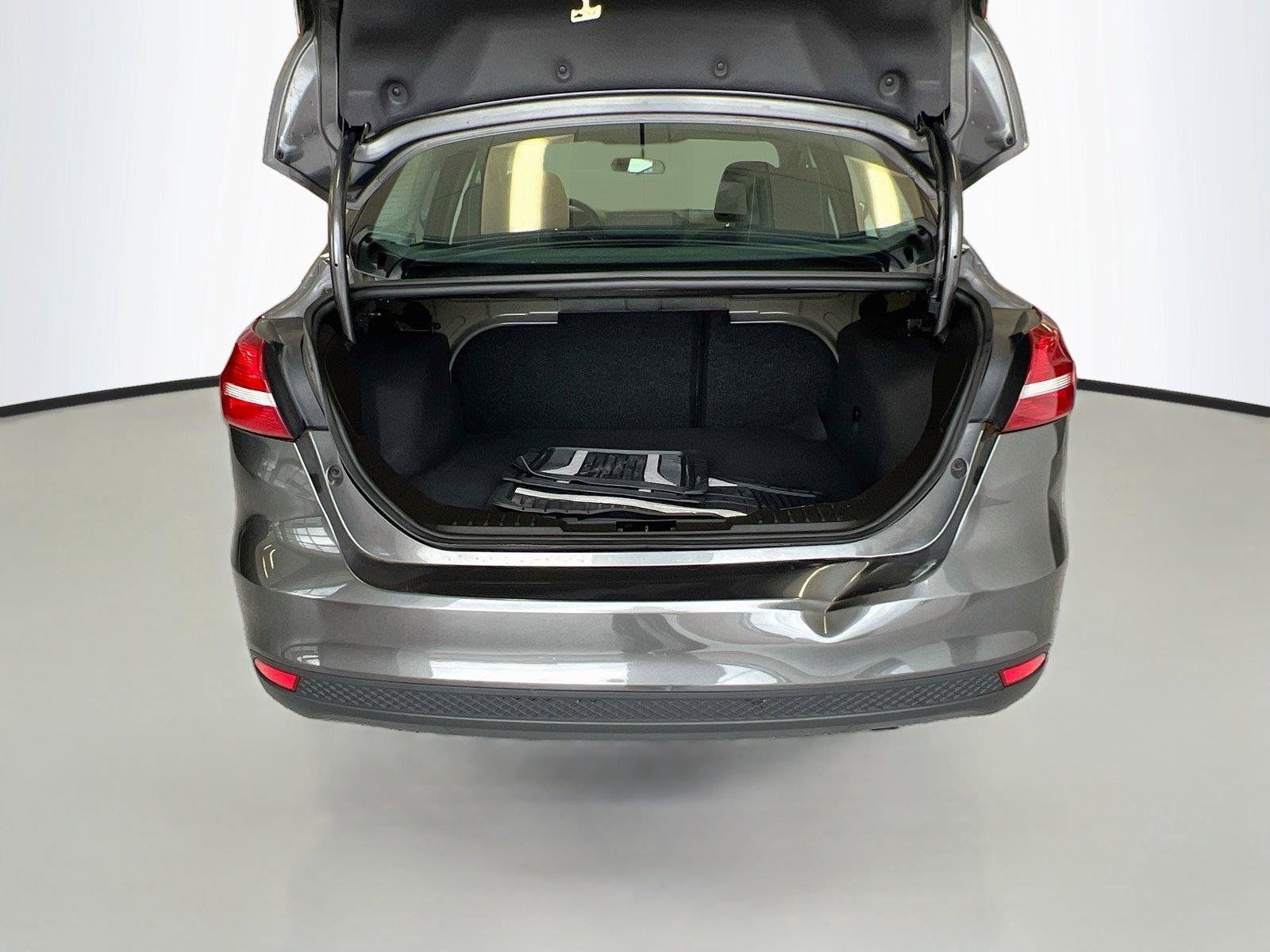 Used 2016 Ford Focus SE FWD image 23