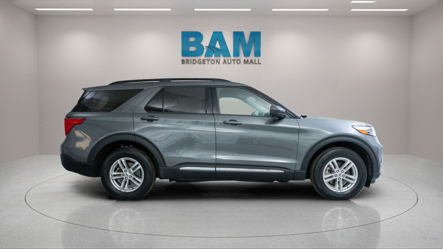 Used 2023 Ford Explorer XLT w/ Equipment Group 202A AWD/4WD image 8